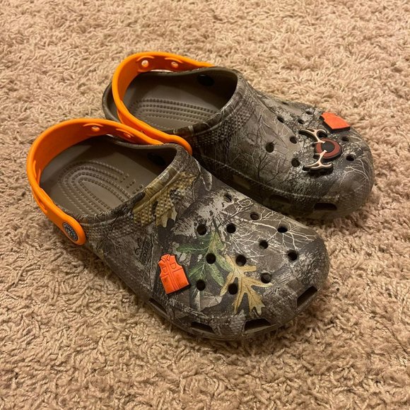 camo crocs with orange strap